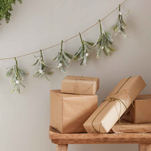 NORDIC NOEL MISTLETOE GARLAND